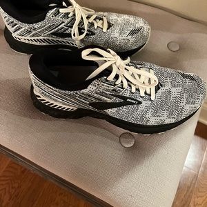 Womens Brooks Adrenaline 19 running shoes